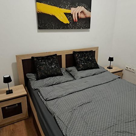 Regim Hotelier Pietonala Орадеа Екстериор снимка