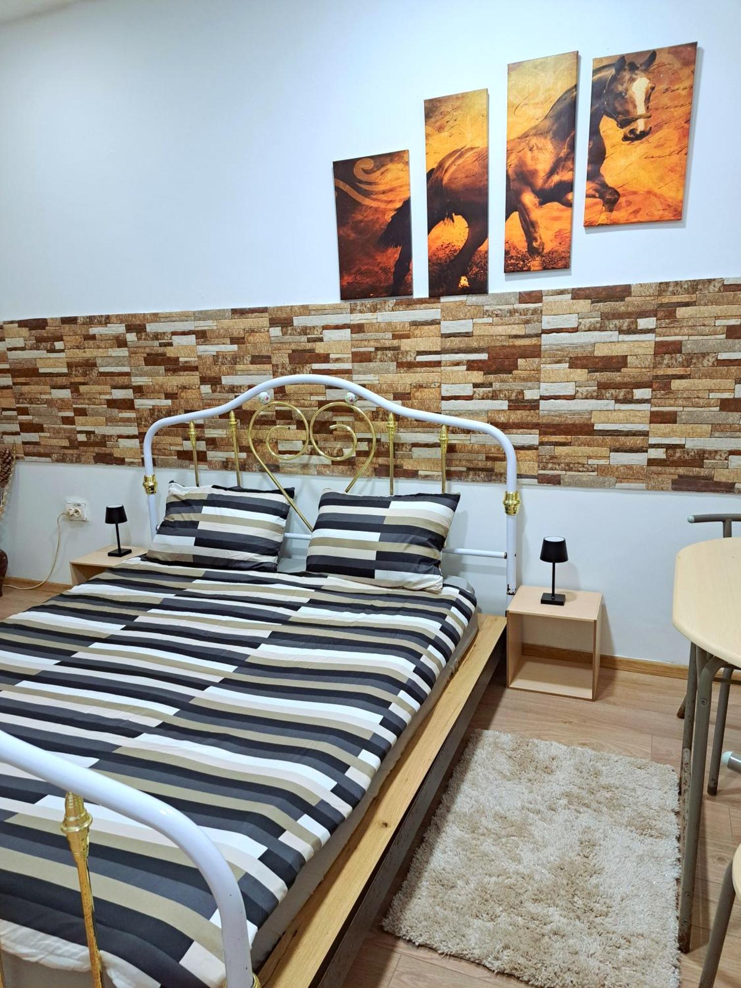 Regim Hotelier Pietonala Орадеа Стая снимка
