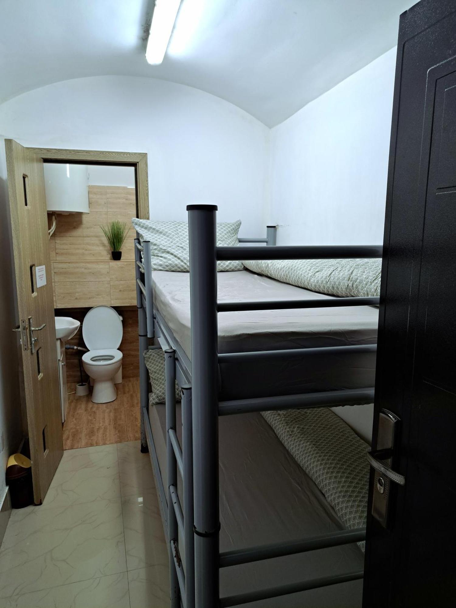 Regim Hotelier Pietonala Орадеа Екстериор снимка