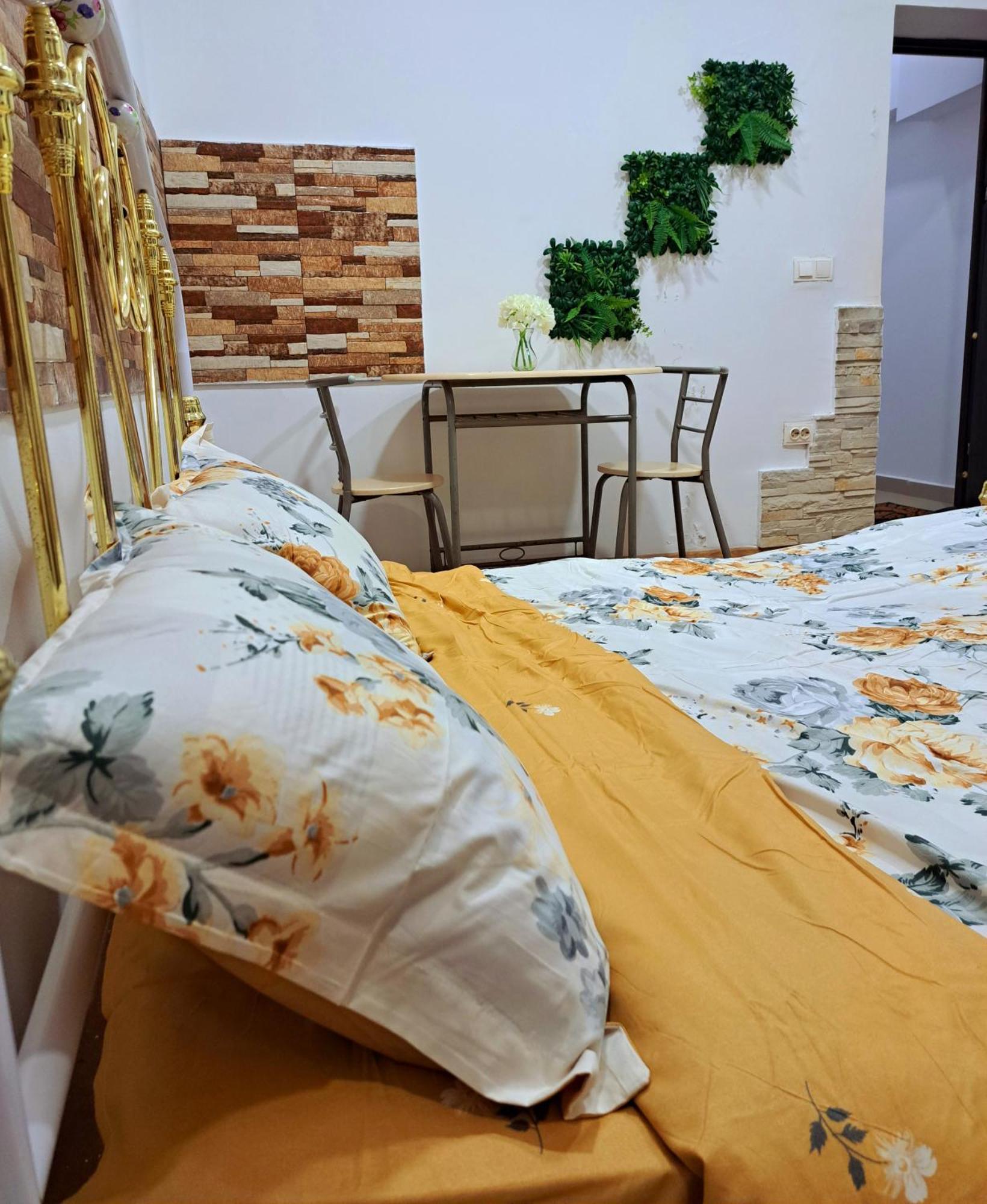 Regim Hotelier Pietonala Орадеа Екстериор снимка