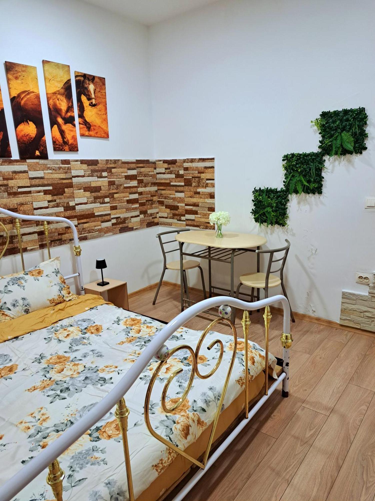 Regim Hotelier Pietonala Орадеа Екстериор снимка